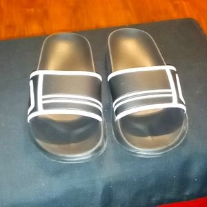 Like new black white lined open toe flops small